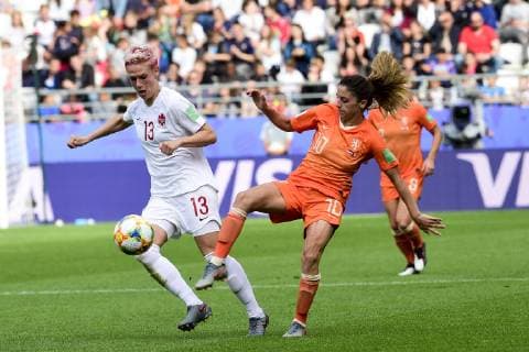 Danielle van de Donk (Pays Bas) vs Sophie Schmidt (Canada) FOOTBALL : Pays Bas vs Canada - Coupe du Monde Feminine - Reims - 20 06 2019 JBAutissier Panoramic 