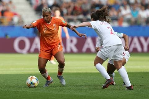 REIMS, 20-06-2019 ,Stade Auguste-Delaune, World Championship, WM, Weltmeisterschaft 2019 , Nederland - Canada Women , Netherlands player Shanice van de Sanden and Canada player Allysha Chapman during the match Nederland - Canada Women Nederland - Canada Women  x3722420x Copyright: