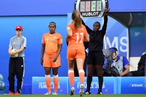 (l-r) Lineth Beerensteyn of Netherlands women, Lieke Martens of Netherlands women during the FIFA Women s World Cup France 2019 group E match between The Netherlands and Canada at Stade Auguste-Delaune on June 20, 2019 in Reims, France FIFA Women s World Cup France 2019 2018 2019 xVIxVIxImagesx xGerritxvanxKeulenxIVx 14781664