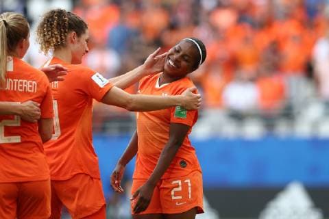 REIMS, 20-06-2019 ,Stade Auguste-Delaune, World Championship, WM, Weltmeisterschaft 2019 , Nederland - Canada Women , Netherlands player Dominique Bloodworth and Netherlands player Lineth Beerensteyn celebrating the 2-1 during the match Nederland - Canada Women Nederland - Canada Women  x3722475x Copyright: