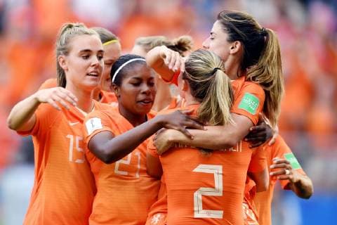(l-r) Jill Roord of Netherlands women, Lineth Beerensteyn of Netherlands women, Desiree van Lunteren of Netherlands women, Danielle van de Donk of Netherlands women during the FIFA Women s World Cup France 2019 group E match between The Netherlands and Canada at Stade Auguste-Delaune on June 20, 2019 in Reims, France FIFA Women s World Cup France 2019 2018 2019 xVIxVIxImagesx xGerritxvanxKeulenxIVx 14781777