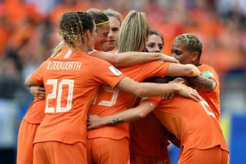 (l-r) Dominique Bloodworth of Netherlands women, Jill Roord of Netherlands women, Danielle van de Donk of Netherlands women, Lineth Beerensteyn of Netherlands women, Shanice van de Sanden of Netherlands women during the FIFA Women s World Cup France 2019 group E match between The Netherlands and Canada at Stade Auguste-Delaune on June 20, 2019 in Reims, France FIFA Women s World Cup France 2019 2018 2019 xVIxVIxImagesx xGerritxvanxKeulenxIVx 14781779