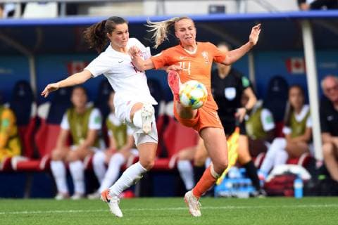 (l-r) Jessie Flemming of Canada women, Jackie Groenen of Netherlands women during the FIFA Women s World Cup France 2019 group E match between The Netherlands and Canada at Stade Auguste-Delaune on June 20, 2019 in Reims, France FIFA Women s World Cup France 2019 2018 2019 xVIxVIxImagesx xGerritxvanxKeulenxIVx 14781811