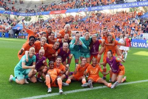 goalkeeper Sari van Veenendaal of Netherlands women, Desiree van Lunteren of Netherlands women, Stefanie van der Gragt of Netherlands women, Merel van Dongen of Netherlands women, Kika van Es of Netherlands women, Anouk Dekker of Netherlands women, Shanice van de Sanden of Netherlands women, Sherida Spitse of Netherlands women, Vivianne Miedema of Netherlands women, Danielle van de Donk of Netherlands women, Lieke Martens of Netherlands women, Victoria Pelova of Netherlands women, Renate Jansen of Netherlands women, Jackie Groenen of Netherlands women, Inessa Kaagman of Netherlands women, goalkeeper Lize Kop of Netherlands women, Ellen Jansen of Netherlands women, Danique Kerkdijk of Netherlands women, Jill Roord of Netherlands women,Dominique Bloodworth of Netherlands women, Lineth Beerensteyn of Netherlands women during the FIFA Women s World Cup France 2019 group E match between The Netherlands and Canada at Stade Auguste-Delaune on June 20, 2019 in Reims, France FIFA Women s World Cup France 2019 2018 2019 xVIxVIxImagesx xGerritxvanxKeulenxIVx 14782001