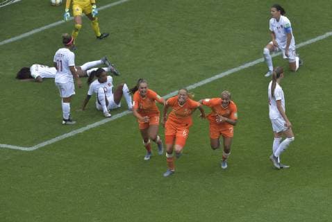 But de Anouk Dekker et joie hollandaise FOOTBALL : Coupe du Monde femine france 2019 - Netherlands vs Canada - 20 06 2019 MAO Panoramic 