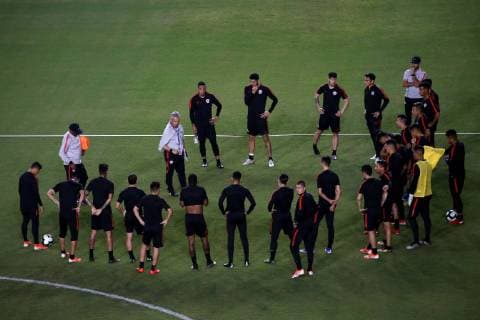 Futbol, entrenamiento de la seleccion chilena El entrenador de la seleccion chilena Reinaldo Rueda se reune con los jugadores durante el entrenamiento realizado en el estadio Pituacu de Salvador de Bahia, Brasil. 20 06 2019 Andres Pina Photosport Football, Chilean national team, Nationalteam training session Chile s manager Reinaldo Rueda gather with players during the evening training session held at the Pituacu stadium in Salvador de Bahia, Brazil. 20 06 2019 Andres Pina Photosport Entrenamiento de la seleccion chilena en el estadio Pituacu 