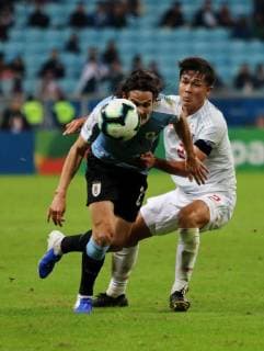 20th June 2019, Arena do Gremio, Porto Alegre, Brazil. Copa America international football, Uruguay versus Japan; Edinson Cavani of Uruguay takes on Daiki Sugioka of Japan  ActionPlus12146042 MaxxPeixoto