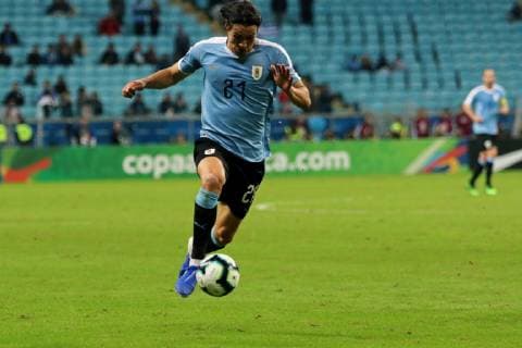 20th June 2019, Arena do Gremio, Porto Alegre, Brazil. Copa America international football, Uruguay versus Japan; Edinson Cavani of Uruguay drives forward on the ball  ActionPlus12146045 MaxxPeixoto