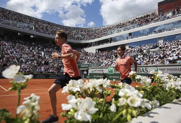 French Open , ball boys running on the court Philippe Chatrier, Copyright: xJuergenxHasenkopfx