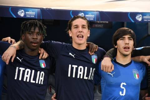 IPP20190620 Football - soccer: UEFA U21, U 21 European Championship, EM, Europameisterschaft 2019, Italy - Poland, moise kean, nicolo zaniolo e sandro tonali in panchina cantano l inno (Verwendung nur in Deutschland - GERMANY ONLY) *** IPP20190620 Football soccer UEFA U21 European Championship 2019, Italy Poland, moise kean, nicolo zaniolo e sandro tonali in panchina cantano l inno Use only in Germany GERMANY ONLY 