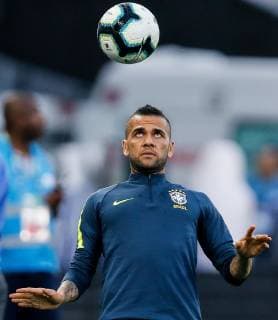 Training of the Brazilian Team in São Paul SÃO PAULO, SP - 21.06.2019: TRAINING OF THE BRAZILIAN TEAM IN SÃO PAUL - Daniel Alves from Brazil during training of the Brazilian national team, Nationalteam at the Corinthians Arena located in the Itaquera neighborhood, east of São Paulo, SP. The Brazilian team faces tomorrow, the selection of Peru for the last round of Group A of the Copa América 2019. (Photo: Marcelo Machado de Melo Fotoarena) x1750984x  MarceloxMachadoxdexMelo