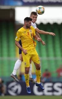 Florin-Bogdan Stefan of Romania challenged by Jonjoe Kenny of England during the UEFA Under-21 Championship 2019 match at Stadio Dino Manuzzi, Cesena. Picture date: 21st June 2019. Picture credit should read: Jonathan Moscrop Sportimage EDITORIAL USE ONLY. No use with unauthorised audio, video, data, fixture lists, club league logos or live services. Online in-match use limited to 120 images, no video emulation. No use in betting, games or single club league player publications. SPI-0103-0011