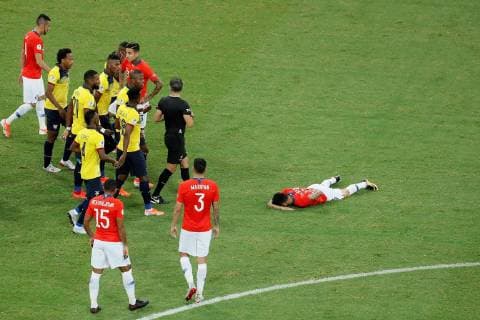 Chile s Charles Aranguiz falls during the Copa America 2019 Group C soccer match between Ecuador and Chile, at Arena Fonte Nova Stadium in Salvador, Brazil, 21 June 2019. Ecuador vs. Chile !ACHTUNG: NUR REDAKTIONELLE NUTZUNG!  Copyright: xMauricioxDuenasxCastanedax SCA1229 20190622-636967626035109476