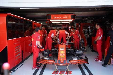 Le Castellet, France, 22 06 2019, Formula 1, Formula 1, French Grand Prix, Ferrari mechanics working on the car of Sebastian Vettel GER 5 , Scuderia Ferrari Mission Winnow Defodi 09 506 033825 Defodi-506