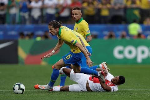 Brazilian Filipe Luis (L) during the Copa America 2019 Group A soccer match between Peru and Brazil, at Arena Corinthians Stadium in Sao Paulo, Brazil, 22 June 2019. Peru vs. Brazil !ACHTUNG: NUR REDAKTIONELLE NUTZUNG!  Copyright: xFernandoxBizerrax SCA1344 20190622-636968350265407538