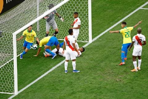 Brazil s Casemiro (C) scores a goal during the Copa America 2019 Group A soccer match between Peru and Brazil, at Arena Corinthians Stadium in Sao Paulo, Brazil, 22 June 2019. Peru vs. Brazil !ACHTUNG: NUR REDAKTIONELLE NUTZUNG!  Copyright: xMarceloxChellox SCA1356 20190622-636968355161776838
