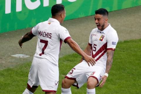 Venezuela s Darwin Machis (L) jubilates a goal with Junior Moreno during the Copa America 2019 Group A soccer match between Bolivia and Venezuela, at the Mineirao Stadium, in Bello Horizonte, Brazil, 22 June 2019. Bolivia vs. Venezuela !ACHTUNG: NUR REDAKTIONELLE NUTZUNG!  Copyright: xPauloxFonsecax SCA1444 20190622-636968360252934075