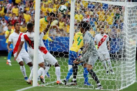 Brazil s Casemiro (C) scores a goal during the Copa America 2019 Group A soccer match between Peru and Brazil, at Arena Corinthians Stadium in Sao Paulo, Brazil, 22 June 2019. Peru vs. Brazil !ACHTUNG: NUR REDAKTIONELLE NUTZUNG!  Copyright: xPauloxWhitakerx SCA1361 20190622-636968362986488966