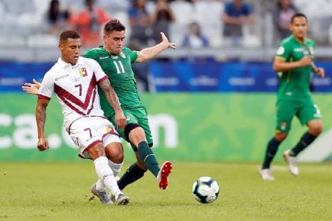 Venezuela s Machis (L) vies for the ball with Bolivia s Leonardo Vaca during the Copa America 2019 Group A soccer match between Bolivia and Venezuela, at the Mineirao Stadium, in Bello Horizonte, Brazil, 22 June 2019. Bolivia vs. Venezuela !ACHTUNG: NUR REDAKTIONELLE NUTZUNG!  Copyright: xJuanxIgnacioxRoncoronix SCA1457 20190622-636968370159882357