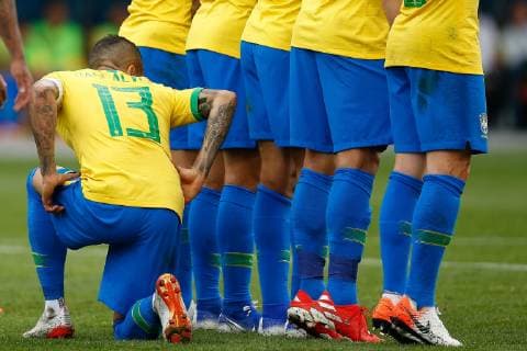 Peru vs. Brazil SÃO PAULO, SP - 22.06.2019: PERU VS. BRAZIL - Daniel Alves of Brazil lowers behind a barrier in charge of Peru for a match between Peru and Brazil, valid for the last round group stage of the Copa América 2019, held this Saturday (22) at the Corinthians Arena in São Paulo, SP. (Photo: Marcelo Machado de Melo Fotoarena) x1751282x  MarceloxMachadoxdexMelo