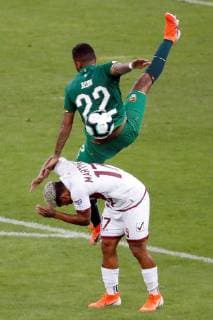 Bolivia s Adriano Justino (up) vies for the ball with Venezuela s Josef Martinez during the Copa America 2019 Group A soccer match between Bolivia and Venezuela, at the Mineirao Stadium, in Bello Horizonte, Brazil, 22 June 2019. Bolivia vs. Venezuela !ACHTUNG: NUR REDAKTIONELLE NUTZUNG!  Copyright: xPauloxFonsecax SCA14110 20190622-636968425307563173