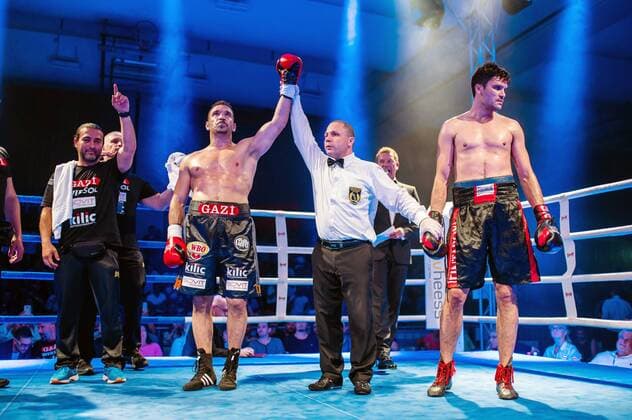 Sport Themen der Woche KW25 Sport Bilder des Tages Firat Arslan (Germany, rote Handschuhe) vs Cesar D. Crenz (Argentina, Schwarze Handschuhe), Cruiserweight (90,718kg) GER, Boxen, Wangen, Firat Aslan vs Cesar D. Crenz, 22.06.2019 Wangen *** Firat Arslan Germany, red gloves vs Cesar D Crenz Argentina, black gloves , Cruiserweight 90,718kg GER, boxes, cheeks, Firat Aslan vs Cesar D Crenz, 22 06 2019 cheeks Copyright: xEIBNER Florian_Wolfx EP_FWF