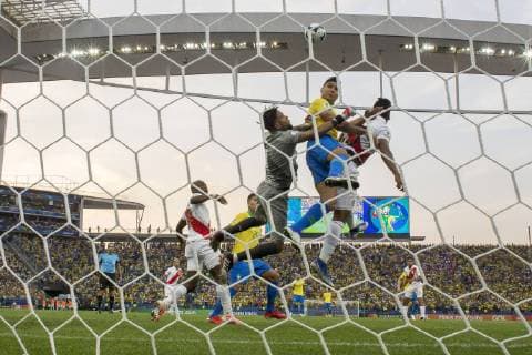 June 22nd 2019, Arena Corinthians Stadium, Sao Paulo, Brazil; Copa America international football tournament, Brazil versus Peru; Pedro Gallese and Jefferson Farf& xe1;n of Peru beaten to the header by Casemiro of Brazil  ActionPlus12146952 L& xe9;oxPinheiro
