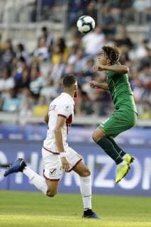 (190623) -- BELO HORIZONTE, June 23, 2019 -- Marcelo Moreno of Venezuela (R) heads the ball during the Copa America 2019 soccer match between Venezuela and Bolivia at Mineirao Stadium in Belo Horizonte, Brazil, June 22, 2019. ) (lt) (SP)BRAZIL-BELO HORIZONTE-COPA AMERICA 2019-VENEZUELA VS BOLIVIA LucioxTavora 