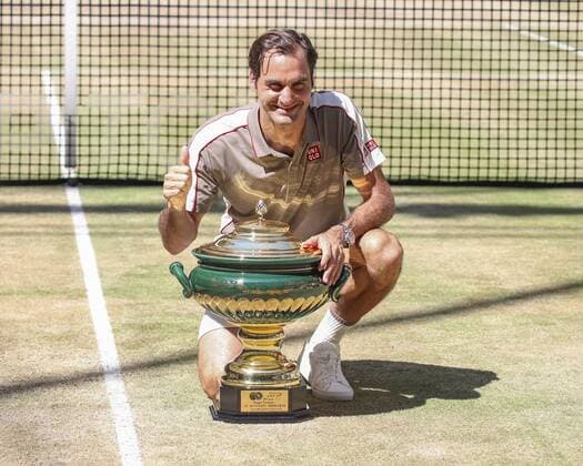 Sport Themen der Woche KW25 Sieger Roger Federer mit Pokal, Trophäe, Siegerehrung, Praesentation Tennis - Noventi Open - ATP, Tennis Herren 500 - Gerry Weber Stadion - Halle Westf. - Nordrhein Westfalen - Germany - 23 June 2019. Â *** Winner Roger Federer with trophy, trophy, award ceremony, presentation Tennis Noventi Open ATP 500 Gerry Weber Stadion Halle Nordrhein Westfalen Germany 23 June 2019 Â Copyright: xJuergenxHasenkopfx