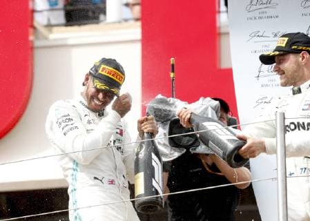 Motorsports: FIA Formula One World Championship, WM, Weltmeisterschaft 2019, Grand Prix of France, 44 Lewis Hamilton (GBR, Mercedes AMG Petronas Motorsport), 77 Valtteri Bottas (FIN, Mercedes AMG Petronas Motorsport), Le Castellet France