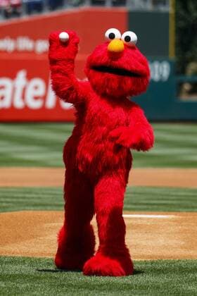 Sport Themen der Woche KW25 Sport Bilder des Tages June 23, 2019: Elmo from Sesame Street throws out the first pitch prior to the MLB, Baseball Herren, USA game between the Miami Marlins and Philadelphia Phillies at Citizens Bank Park in Philadelphia, Pennsylvania. Christopher Szagola CSM MLB 2019: Marlins vs Phillies JUN 23 - ZUMAcs7_ 20190623_zaf_cs7_001 Copyright: xChrisxSzagolax