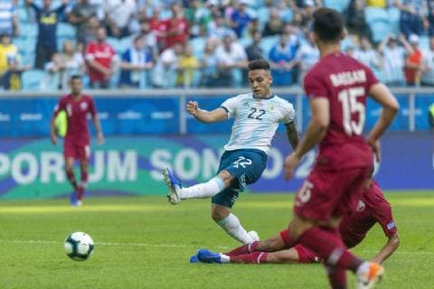 Qatar vs Argentina PORTO ALEGRE, RS - 23.06.2019: QATAR VS ARGENTINA - Lautaro Martínez is bidding during a match between Qatar and Argentina, valid for the 2019 Copa América group stage, held this Sunday (23) at the Grêmio Arena in Porto Alegre, RS. (Photo: Raul Pereira Fotoarena) x1751615x  RaulxPereira