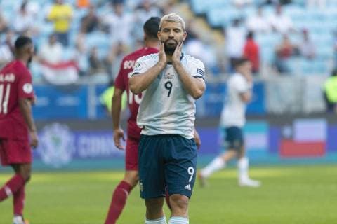 Qatar vs Argentina PORTO ALEGRE, RS - 23.06.2019: QATAR VS ARGENTINA - Sergio Agüero is in contention for a match between Qatar and Argentina, valid for the 2019 Copa America group stage, held this Sunday (23) at the Grêmio Arena in Porto Alegre, RS. (Photo: Raul Pereira Fotoarena) x1751676x  RaulxPereira