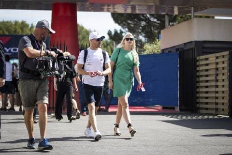 Motorsports: FIA Formula One World Championship, WM, Weltmeisterschaft 2019, Grand Prix of France, 77 Valtteri Bottas (FIN, Mercedes AMG Petronas Motorsport) with his wife Emilia Le Castellet France