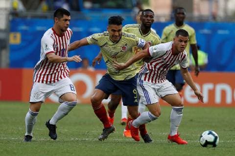 Colombia s Radamel Falcao (C) vies for the ball with Paraguay s Juan Rojas (L) during the Copa America 2019 Group B soccer match between Colombia and Paraguay, at Arena Fonte Nova Stadium in Salvador, Brazil, 23 June 2019. Colombia vs. Paraguay !ACHTUNG: NUR REDAKTIONELLE NUTZUNG!  Copyright: xRaulxSpinassex SCA1662 20190623-636969222639209264