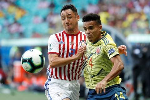 Colombia s Luis Diaz (R) vies for the ball with Paraguay s Ivan Piris during the Copa America 2019 Group B soccer match between Colombia and Paraguay, at Arena Fonte Nova Stadium in Salvador, Brazil, 23 June 2019. Colombia vs. Paraguay !ACHTUNG: NUR REDAKTIONELLE NUTZUNG!  Copyright: xRaulxSpinassex SCA1672 20190623-636969230377771884