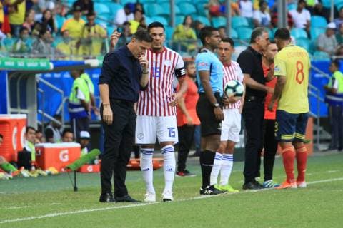Colombia vs Paraguay SALVADOR, BA - 23.06.2019: COLOMBIA VS PARAGUAY - Manuel Eduardo Berizzo, coach of Paraguay, instructing player Gustavo Gomes during a match between Colombia and Paraguay, valid for the group stage of the 2019 Copa América, held this Sunday (23) at the Arena Fonte Nova in Salvador, BA. (Photo: Mauro Akiin Nassor Fotoarena) x1751902x  MauroxAkiinxNassor