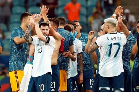 Argentina s Lionel Messi (2L) applauds after the Copa America 2019 Group B soccer match between Qatar and Argentina, at Arena do Gremio Stadium in Porto Alegre , Brazil, 23 June 2019. Qatar vs. Argentina !ACHTUNG: NUR REDAKTIONELLE NUTZUNG!  Copyright: xJosexMendezx SCA15118 20190623-636969286744157375
