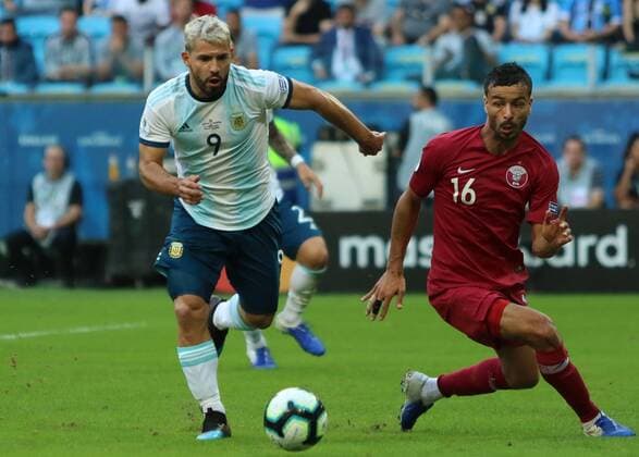 23rd June 2019; Arena do Gr& xea;mio, Porto Alegre, Rio Grande do Sul, Brazil; Copa America International football, Qatar versus Argentina; Boualem Khoukhi of Qatar is beaten by the pace of Sergio Ag& xfc;ero of Argentina who will shoot and score for 2-0  ActionPlus12147506 MaxxPeixoto
