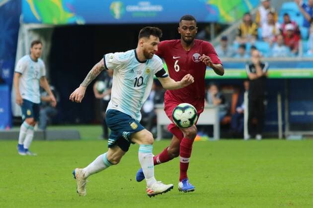 23rd June 2019; Arena do Gr& xea;mio, Porto Alegre, Rio Grande do Sul, Brazil; Copa America International football, Qatar versus Argentina; Abdulaziz Hatem of Qatar left behind by the urn of speed from Lionel Messi of Argentina  ActionPlus12147512 MaxxPeixoto