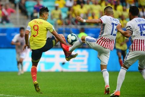 23rd June 2019, Itaipava Arena Fonte Nova, Salvador, Bahia, Brazil; Copa America international football, Colombia versus Paraguay; Radamel Falcao of Colombia and Junior Alonso of Paraguay challenge for the loose ball  ActionPlus12147549 AndersonxStevens