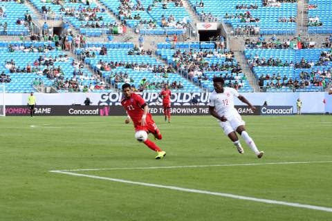 Cuban Roberney Caballero (L) vies for the ball with Canadian Alphonso Davies (R) during a Copa Oro match between Cuba and Canada at the Bank of America Stadium, in Charlotte, United States, 23 June 2019. Canada vs. Cuba !ACHTUNG: NUR REDAKTIONELLE NUTZUNG!  Copyright: xWalterxGomezx AME6063 20190624-636969368859618892