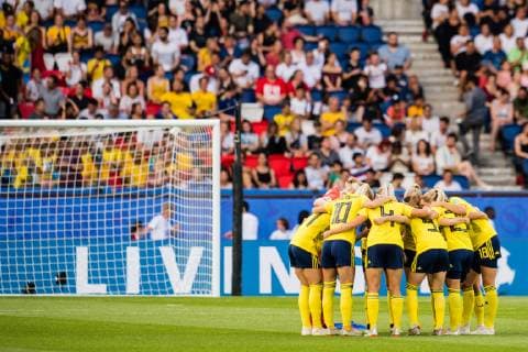 190624 Players of Sweden during the FIFA WomenÂ s World Cup round of sixteen match between Sweden and Canada on June 24, 2019 in Paris Photo Simon Hastegard Bildbyran Kod SH 180086 bbeng fotboll football fotball soccer dam women kvinner frankrike france vm vm 2019 verdensmesterskap världsmästerskap fifa women s world cup 2019 world cup attondelsfinal knockout stage canada kanada sverige sweden,  Copyright: SIMONxHASTEGARD BB190624SH024