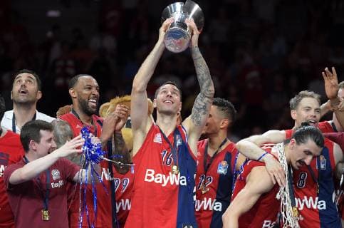 23 06 2019, xemx, Basketball BBL Playoff Final Match 3, FC Bayern Basketball Alba Berlin emspor, v l Final cheers, team, players, celebrate their victory and championship with Cup Stefan Jovic FC Bayern Basketball 16 with Cup DFL DFB REGULATIONS PROHIBIT ANY USE OF PHOTOGRAPHS as IMAGE SEQUENCES and or QUASI VIDEO Munich