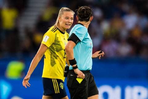 190624 Fridolina Rolfö of Sweden gets a yellow card from Referee Kate Jacewicz during the FIFA WomenÂ s World Cup round of sixteen match between Sweden and Canada on June 24, 2019 in Paris Photo Simon Hastegard Bildbyran Kod SH 180086 bbeng fotboll football fotball soccer dam women kvinner frankrike france vm vm 2019 verdensmesterskap världsmästerskap fifa women s world cup 2019 world cup attondelsfinal knockout stage canada kanada sverige sweden,  Copyright: SIMONxHASTEGARD BB190624SH059