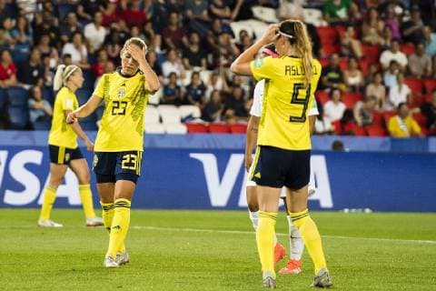 190624 Elin Rubensson of Sweden looks dejected during the FIFA Women s World Cup round of sixteen match between Sweden and Canada on June 24, 2019 in Paris Photo Simon Hastegard Image Source Code SH 180086 bbeng soccer football soccer soccer dam women women france france world cup 2019 world championship world cup fifa women s world cup 2019 world cup attribute final knockout stage canada canada sweden sweden,  Copyright: SIMONxHASTEGARD BB190624SH062