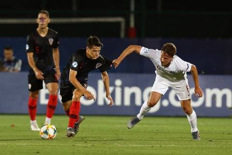 Foto Andrea Rigano LaPresse 24 giugno 2019 San Marino, San Marino calcio Croazia vs Inghilterra - UEFA Europeo Under 21 Italia 2019 Nella foto: Brekalo vs Dowell Foto Andrea Rigano LaPresse June 24, 2019 San Marino, San Marino sport soccer Croatia vs England - UEFA Under 21 Championship Italy 2019 - In the pic: Brekalo vs Dowell  Copyright: xAndreaxRigano LaPressex