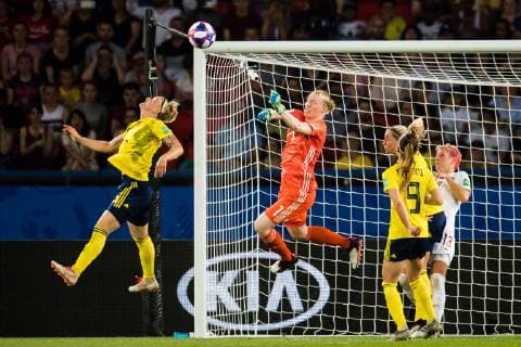 190624 goalkeeper Hedvig Lindahl of Sweden saves during the FIFA Womens World Cup round of sixteen match between Sweden and Canada on June 24, 2019 in Paris Photo Simon Hastegard Image Source Code SH 180086 bbeng soccer football soccer soccer dam women women france france world cup 2019 world championship world cup fifa women s world cup 2019 world cup attribute final knockout stage canada canada sweden sweden,  Copyright: SIMONxHASTEGARD BB190624SH083