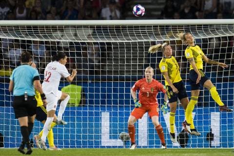 190624 goalkeeper Hedvig Lindahl, Linda Sembrant and Amanda Ilestedt of Sweden during the FIFA Women s World Cup round of sixteen match between Sweden and Canada on June 24, 2019 in Paris Photo Simon Hastegard Image Agency Code SH 180086 bbeng soccer football soccer soccer lady women women france france world cup 2019 world championship fifa women s world cup 2019 world cup attribute final knockout stage canada canada sweden sweden,  Copyright: SIMONxHASTEGARD BB190624SH103