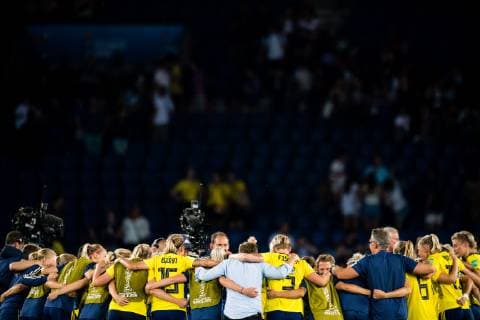 190624 Players of Sweden celebrates winning during the FIFA WomenÂ s World Cup round of sixteen match between Sweden and Canada on June 24, 2019 in Paris Photo Simon Hastegard Bildbyran Kod SH 180086 bbeng fotboll football fotball soccer dam women kvinner frankrike france vm vm 2019 verdensmesterskap världsmästerskap fifa women s world cup 2019 world cup attondelsfinal knockout stage canada kanada sverige sweden jubel celelbration,  Copyright: SIMONxHASTEGARD BB190624SH116